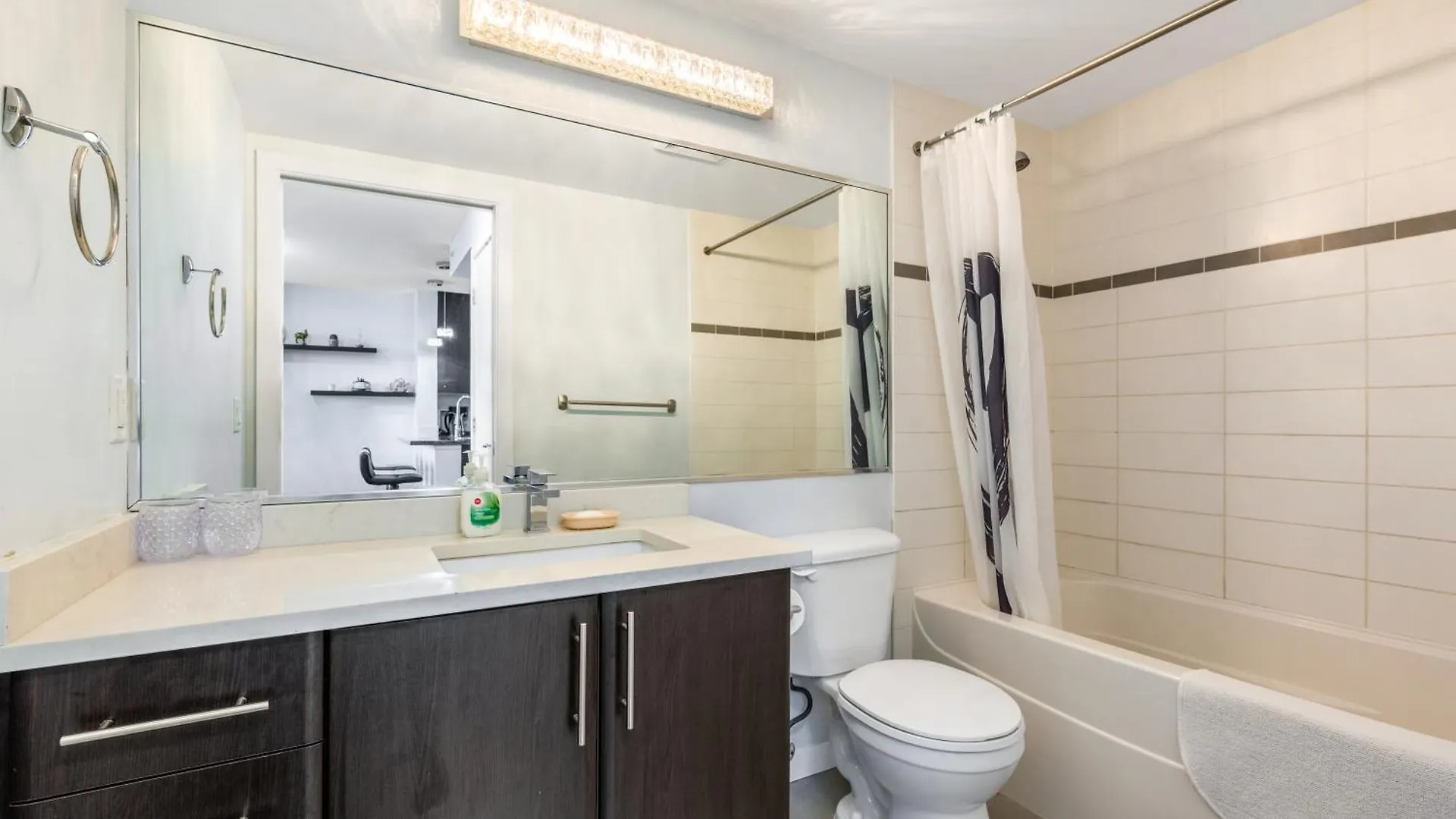 Downtown 1 Bedroom Water View Condo Ванкувер Апартаменты